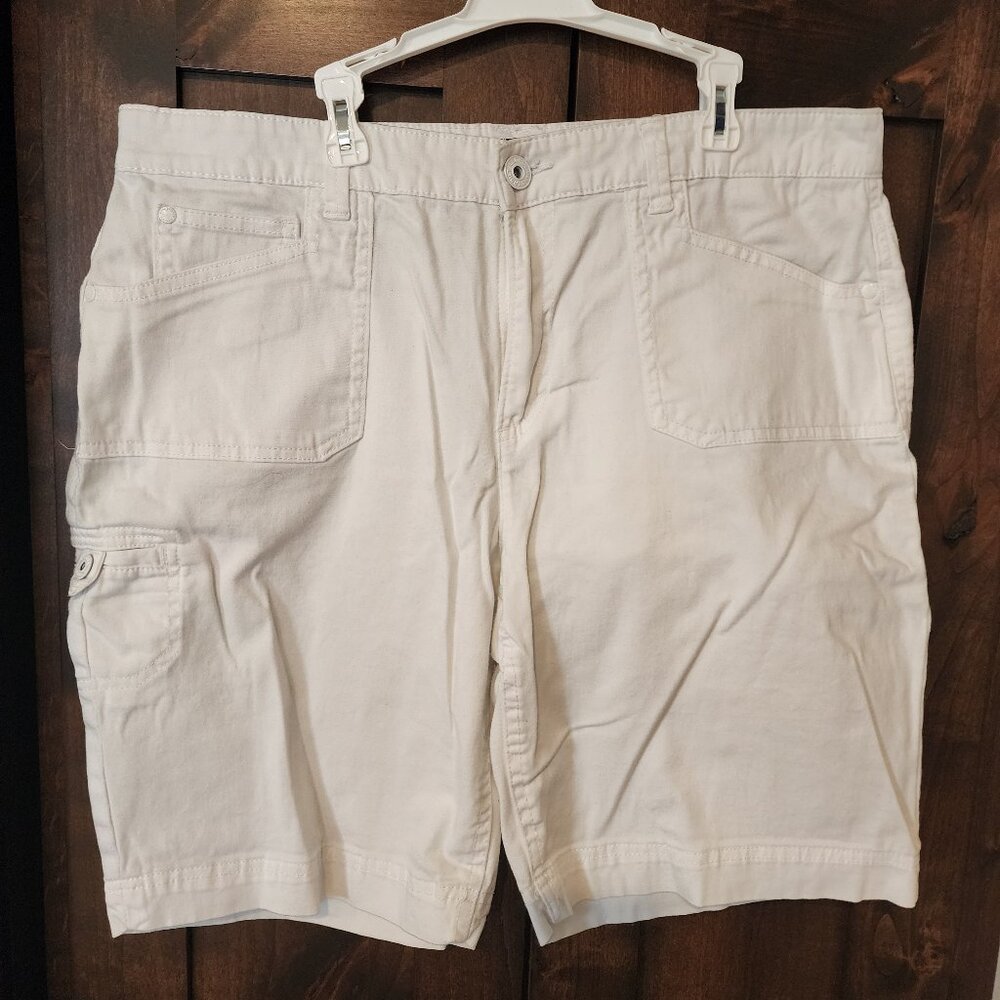 Gloria Vanderbelt Shorts